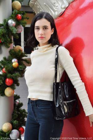 Original 852 px/ 1280 px