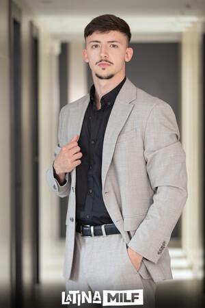 Original 2560 px/ 3840 px