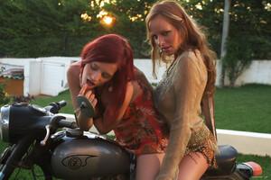 Original 2048 px/ 1365 px