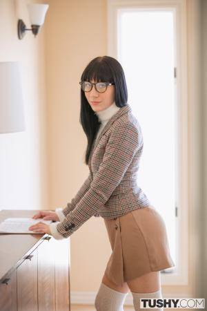 #Tushy Charlotte Sartre