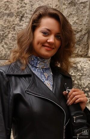 Original 834 px/ 1280 px