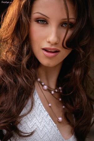 Original 853 px/ 1280 px