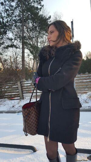 Original 643 px/ 1142 px