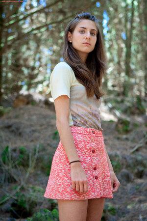 Nude Girls Fair skin Mercedes