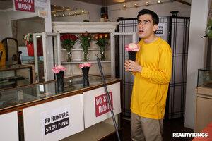 Original 2999 px/ 2000 px