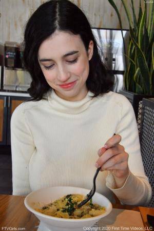 Original 852 px/ 1280 px