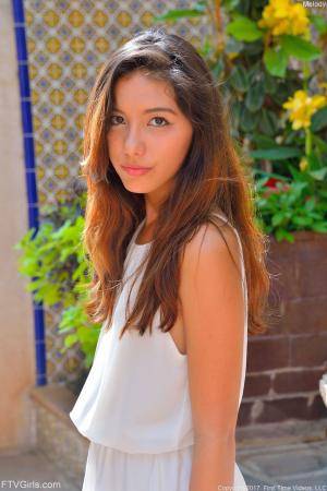 Original 852 px/ 1280 px