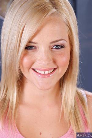 NaughtyAmerica Alexis Texas fucking in the couch with her big natural tits 693x