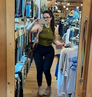 Original 897 px/ 946 px