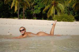 Original 3072 px/ 2056 px