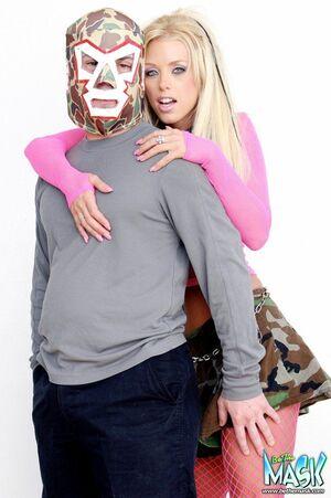 Original 647 px/ 972 px