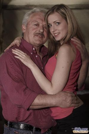 Original 853 px/ 1280 px