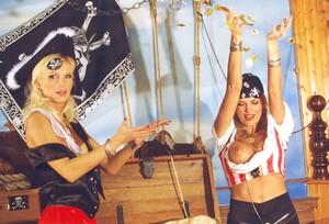 Original 734 px/ 500 px