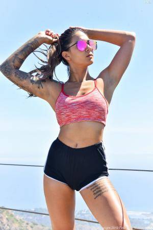 Original 852 px/ 1280 px