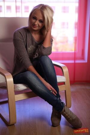 Original 853 px/ 1280 px