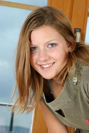 Original 682 px/ 1024 px