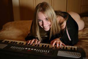 Original 4200 px/ 2800 px