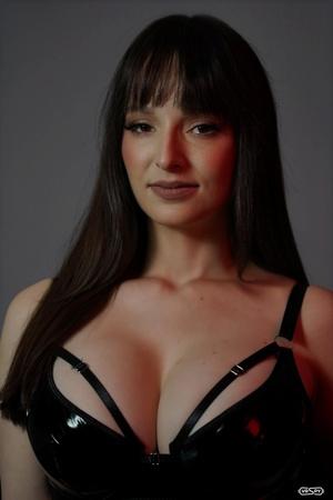 Original 2048 px/ 3072 px