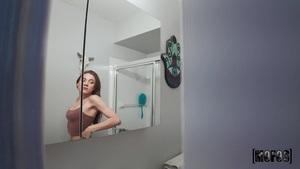 #Mofos - Rose Caarter - Rose Wants the Full Nelson