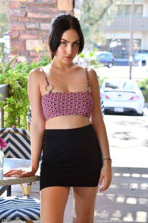 Original 852 px/ 1280 px