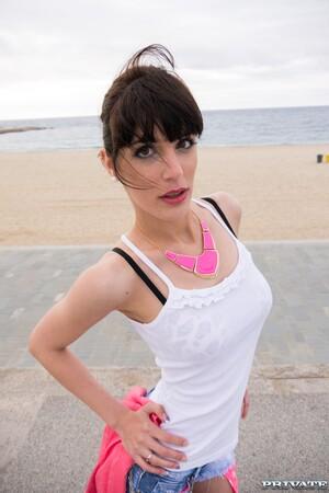 Original 1067 px/ 1600 px