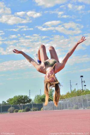 Original 852 px/ 1280 px