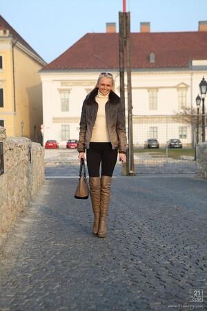 Original 853 px/ 1280 px