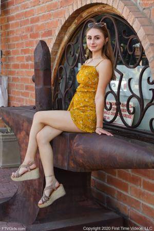 Original 852 px/ 1280 px