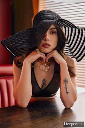 #Deeper - Chanel Camryn - Hold It