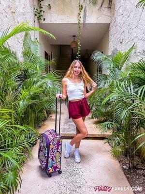 Khloe Kapri My Stepsis Is Mas Loca In Mexico