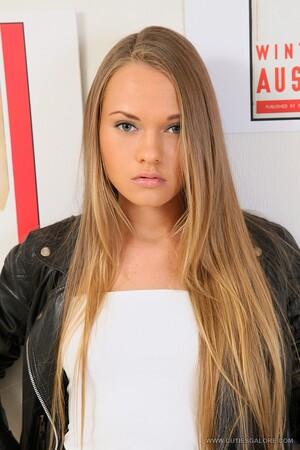 Original 853 px/ 1280 px