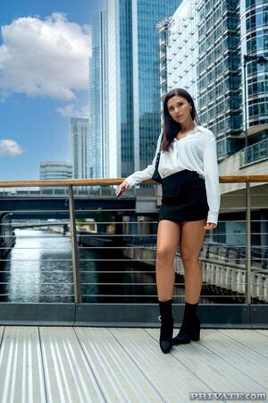 Original 1067 px/ 1600 px