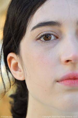 Original 852 px/ 1280 px