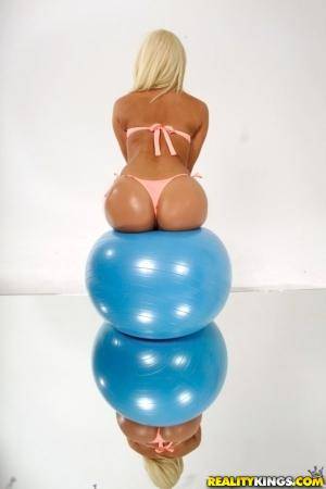 Original 2560 px/ 3840 px