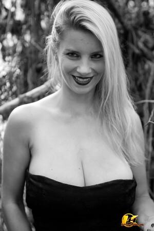 Original 2000 px/ 3000 px