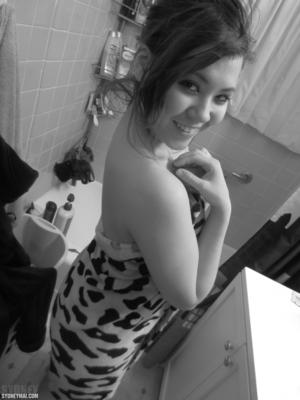 #SydneyMai - Shower Black And White