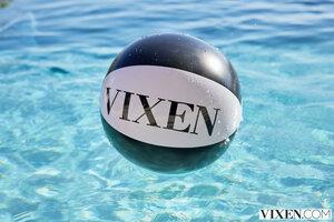 Original 2999 px/ 2000 px