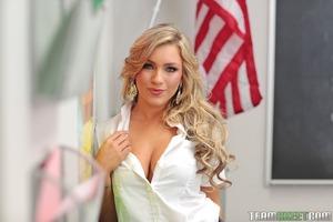 Original 1048 px/ 699 px