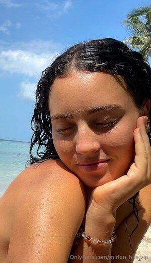 Original 717 px/ 1251 px