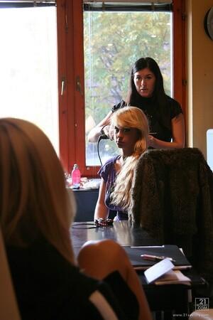 Original 853 px/ 1280 px