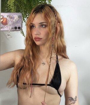 Original 828 px/ 967 px