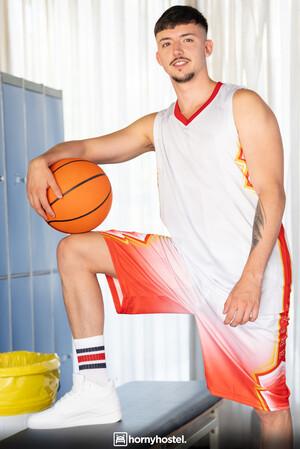 Original 2565 px/ 3840 px