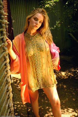 Original 1021 px/ 1536 px