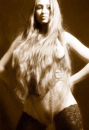 Original 703 px/ 1024 px