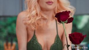 Ivy Wolfe - Delicious Ivy Devours Dick