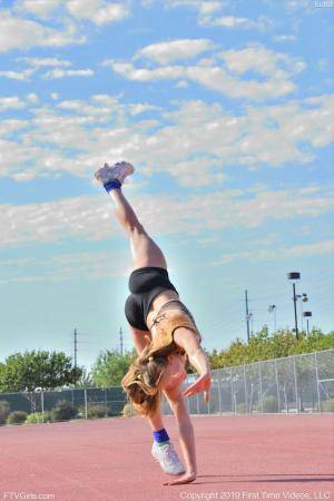 Original 852 px/ 1280 px