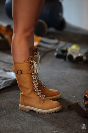 Original 853 px/ 1280 px