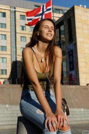 Original 1280 px/ 1920 px