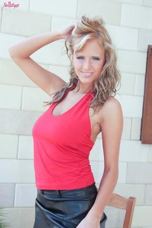 Original 853 px/ 1280 px