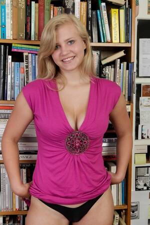 Original 682 px/ 1024 px